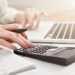 Jak dobrać urządzenia domowe do wnętrza? Użyteczny przewodnik dla konsumentów